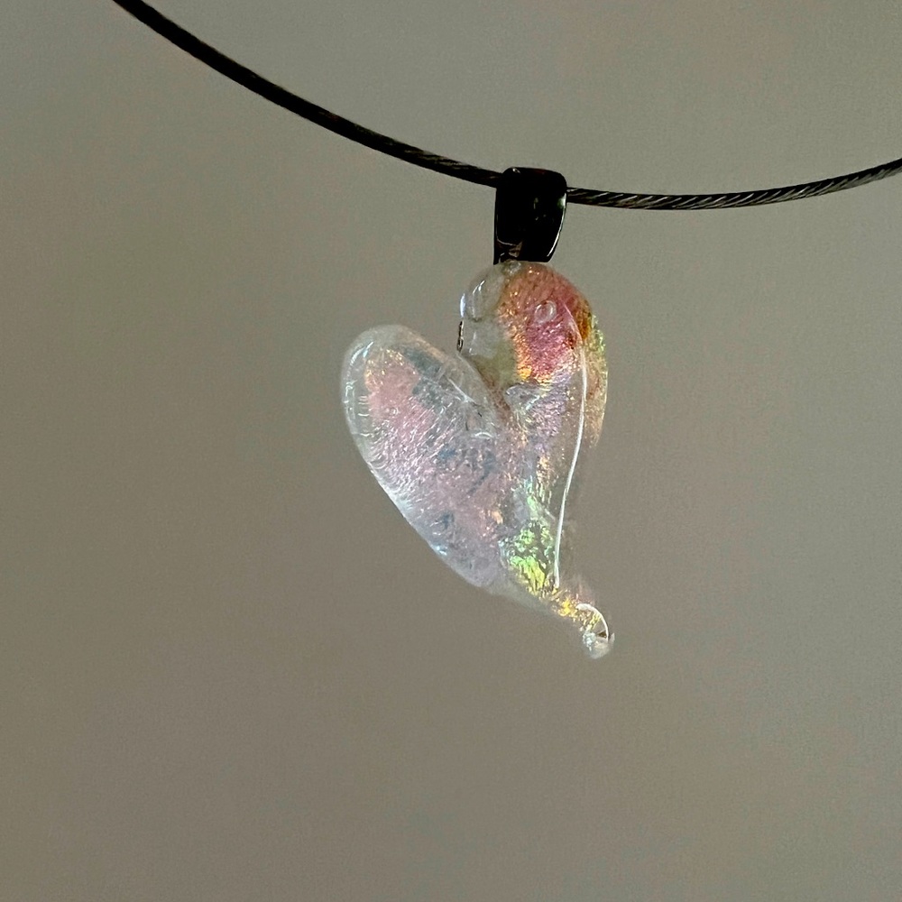 Delicate glass heart choker